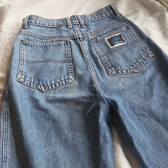 Vintage High Rise Mid Wash Mom Jeans - Picture 6 of 14